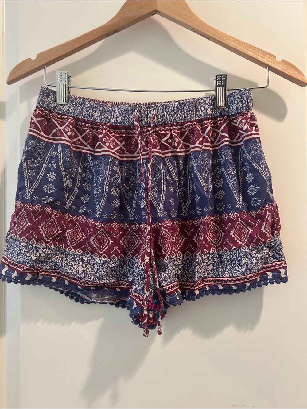 Hollister Boho Print Lace Hem Elastic Waist Drawstring Women’s Shorts size S